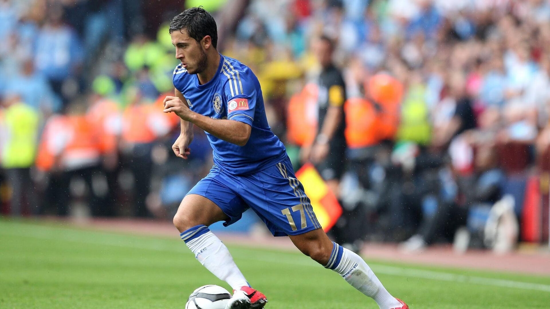 “亚戈·卡尔曼的防守技巧与进攻手段,助美洲狮队占领世界舞台”